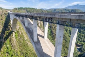 Bloukrans Bungy, the worlds best bungy jump! - Your hour on site: harness, briefing, zipline, jump