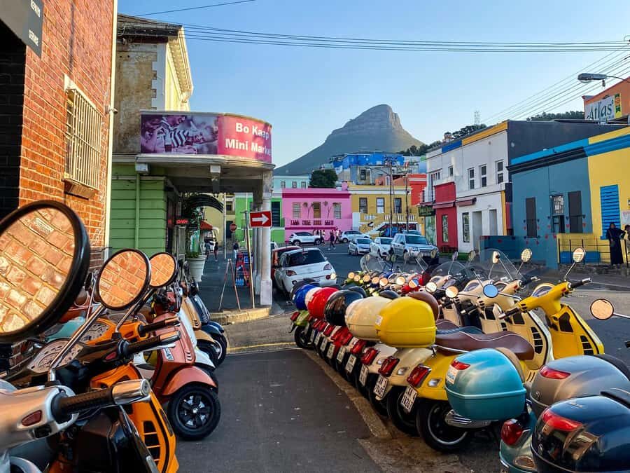 Cape Town: Art, Culture & History Walking Tour - Starting at Bo-Kaap Deli: getting oriented fast