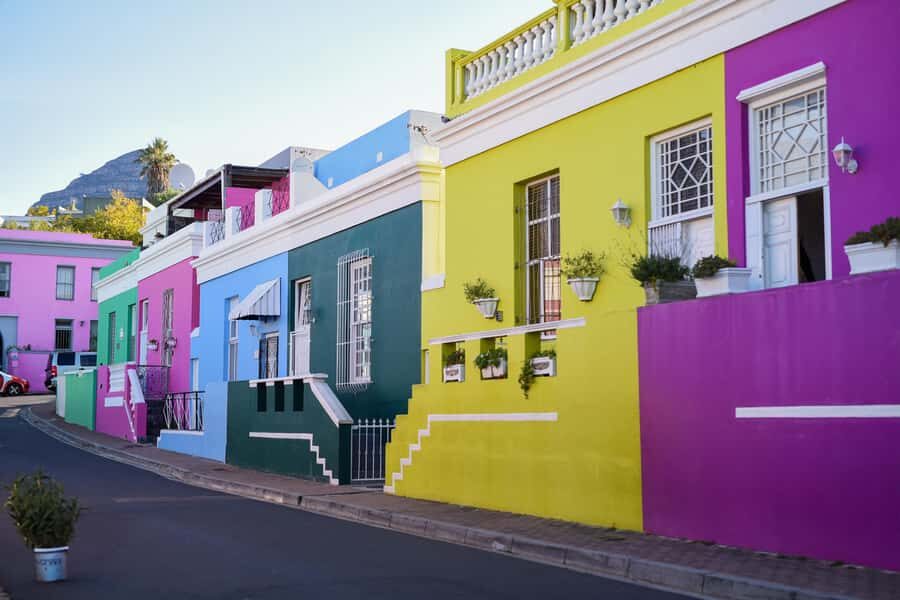 Cape Town: Art, Culture & History Walking Tour - Greenmarket Square: art, crafts, and a lively local marketplace