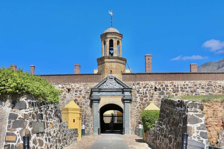 Cape Town: Guided Half-Day City Tour with Table Mountain - V&A Waterfront and the working harbor vibe
