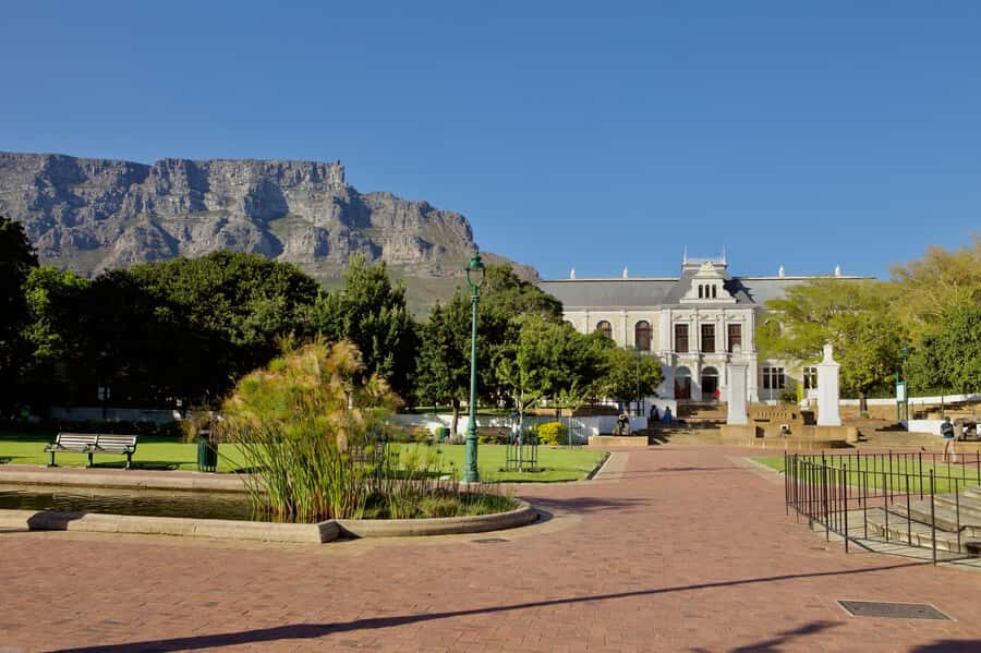 Cape Town: Guided Half-Day City Tour with Table Mountain - Logistics that can make or break your day