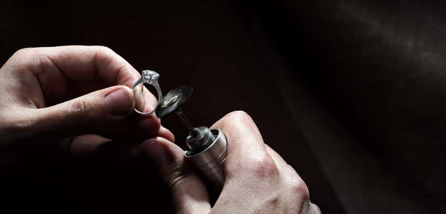 Cape Town: Private Guided Tour of Cape Town Diamond Museum - Inside the Cutting Factory and Jewelry Workshop: 3000+ Pieces to Study