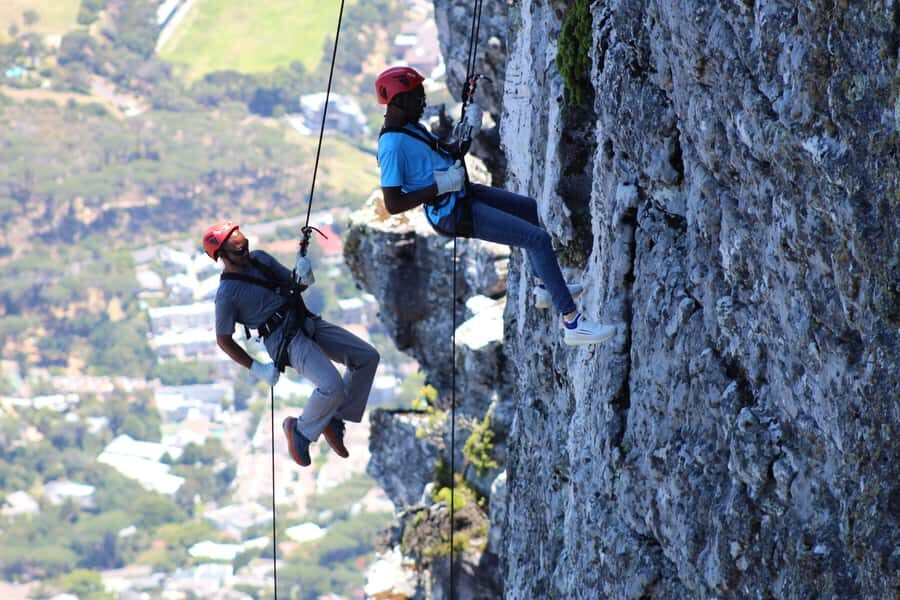 Cape Town: Table Mountain Abseiling Experience - Guides and safety: the difference between scary and manageable