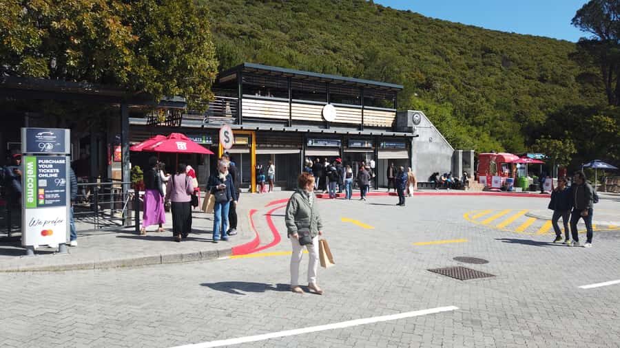 Cape Town: Table Mountain and Robben Island Tour - From Mountain to Ferry: V&A Waterfront and the Murray’s Bay Arrival
