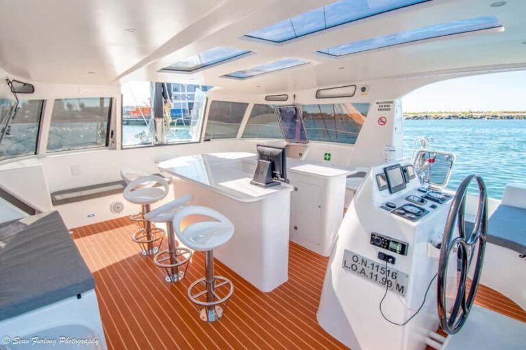 Cape Town Waterfront and Bay: Sailing Trip - Table Bay routes: summer sailing toward Milnerton, winter headings near Robben Island