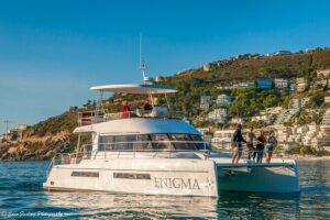 Cruise and Dine Lunch / Cape Town: Coastal Motor Cruise and 2-Course Lunch - From the boat to lunch: how the V&A Waterfront dining part works