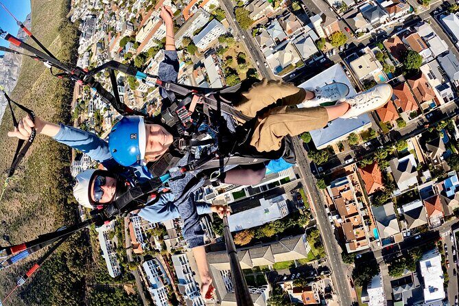 Hi5 Tandem Paragliding Cape Town - Lions Head flight: a short hike up to the takeoff