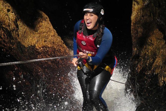 Short Canyoning Trip in The Crags - Hiking and swimming through freshwater pools