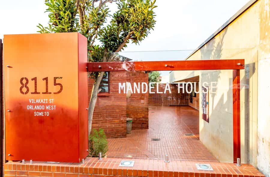 Soweto: Hop-On Hop-Off Bus, City Tour and Apartheid Museum - Meeting in Rosebank: the part that saves you time